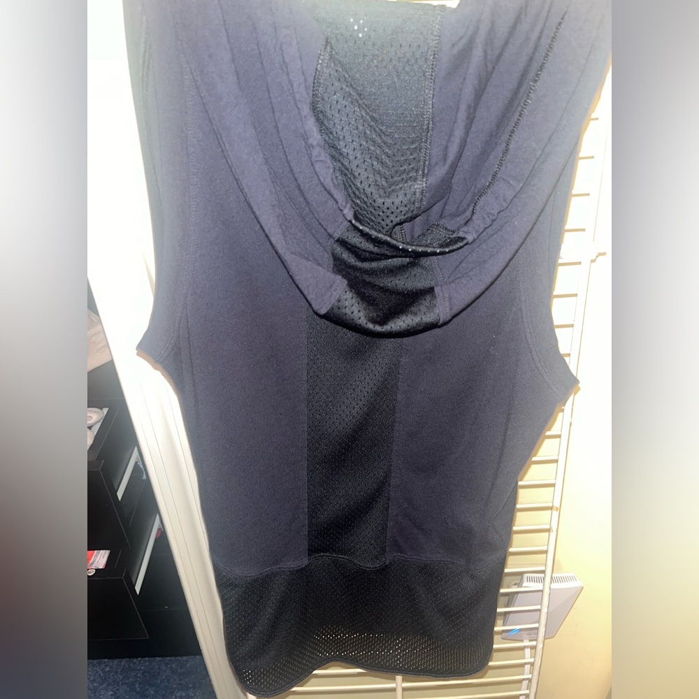 Women’s XS Under Armour Black Sleeveless Hoodie Top - Picture 4 of 8